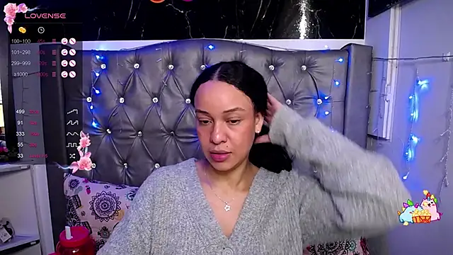 Snapshot of LAILAGUMMY chatting on 12-19-24, 05:50 LAILAGUMMY online show from 12-19-24, 05:50