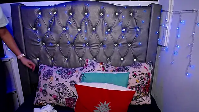 Snapshot of LAILAGUMMY chatting on 02-13-25, 11:39 LAILAGUMMY online show from 02-13-25, 11:39
