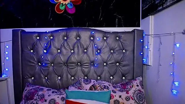 Snapshot of LAILAGUMMY chatting on 02-15-25, 11:28 LAILAGUMMY online show from 02-15-25, 11:28