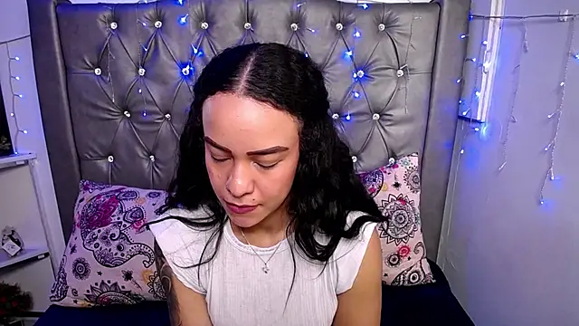 Snapshot of LAILAGUMMY chatting on 02-17-25, 02:48 LAILAGUMMY online show from 02-17-25, 02:48