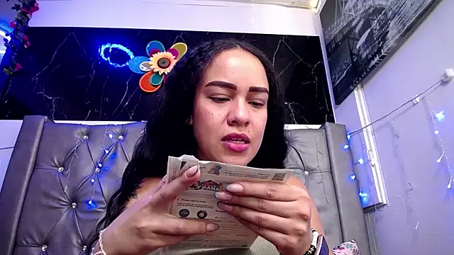 Snapshot of LAILAGUMMY chatting on 02-19-25, 02:34 LAILAGUMMY online show from 02-19-25, 02:34