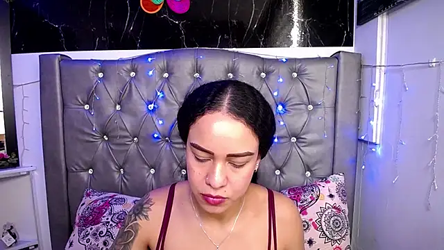 Snapshot of LAILAGUMMY chatting on 02-19-25, 05:38 LAILAGUMMY online show from 02-19-25, 05:38