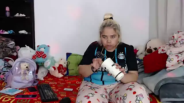 estrellita fugaz16x online show from 12-14-24, 03:40