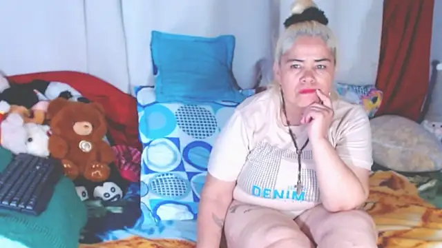 estrellita fugaz16x online show from 11-28-25, 03:31