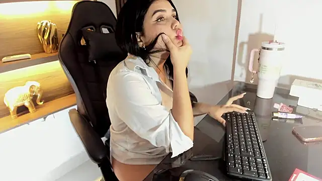 Snapshot of Maddysex_ chatting on 03-10-25, 05:50 Maddysex online show from 03-10-25, 05:50