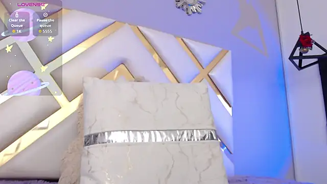 Snapshot of BeckyAnders chatting on 10-27-25, 04:44 BeckyAnders online show from 10-27-25, 04:44