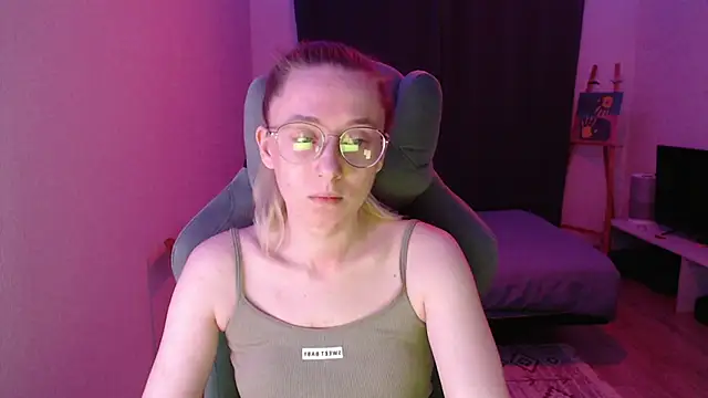 AnabelFrel online show from 11-23-25, 01:05