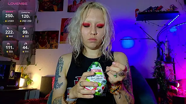 Snapshot of olivecum chatting on 03-03-26, 01:28 olivecum online show from 03-03-26, 01:28