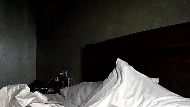 JulianaGold1 online show from 01-11-26, 03:28