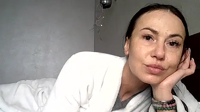 JulianaGold1 online show from 03-29-26, 06:46