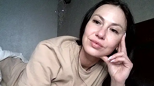 JulianaGold1 online show from 04-06-26, 12:06