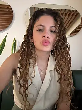 Snapshot of alana15 chatting on 12-14-24, 09:35 alana15 online show from 12-14-24, 09:35