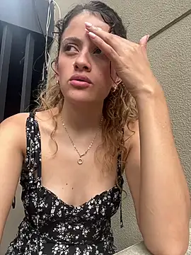 Snapshot of alana15 chatting on 12-16-24, 07:32 alana15 online show from 12-16-24, 07:32