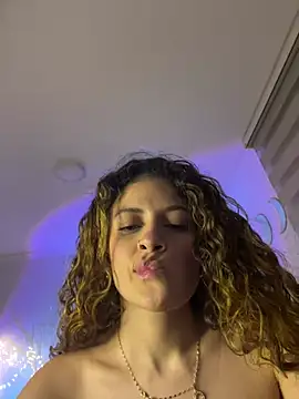 Snapshot of alana15 chatting on 12-26-24, 12:25 alana15 online show from 12-26-24, 12:25