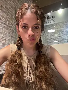 Snapshot of alana15 chatting on 01-17-25, 09:17 alana15 online show from 01-17-25, 09:17