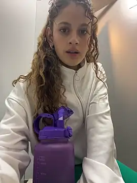 Snapshot of alana15 chatting on 01-26-25, 01:25 alana15 online show from 01-26-25, 01:25
