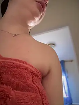 Snapshot of AlisaWhite chatting on 12-05-24, 09:28 AlisaWhite online show from 12-05-24, 09:28