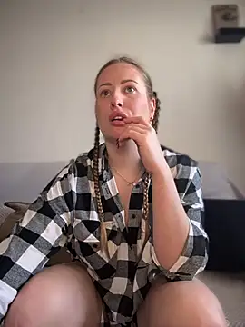 Snapshot of AlisaWhite chatting on 01-15-25, 11:53 AlisaWhite online show from 01-15-25, 11:53