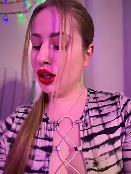 Snapshot of AlisaWhite chatting on 03-13-25, 02:33 AlisaWhite online show from 03-13-25, 02:33