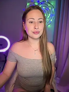 Snapshot of AlisaWhite chatting on 03-19-25, 03:29 AlisaWhite online show from 03-19-25, 03:29