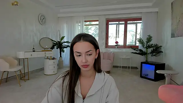 TiffanyHouston  online show from 01-19-25, 08:18