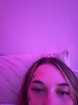 Snapshot of chloetease chatting on 01-06-25, 01:31 chloetease online show from 01-06-25, 01:31