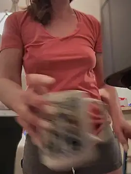 MaiseKnox online show from 12-19-24, 12:34