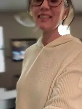 MaiseKnox online show from 12-19-24, 06:45