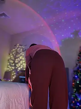 MaiseKnox online show from 12-21-24, 09:58