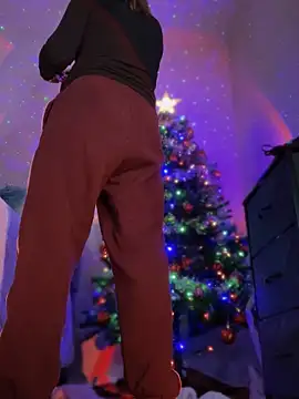 MaiseKnox online show from 12-22-24, 04:28