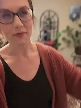 MaiseKnox online show from 12-28-24, 01:08