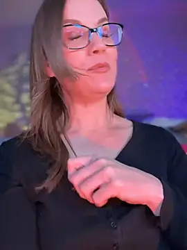 MaiseKnox online show from 02-25-25, 02:03