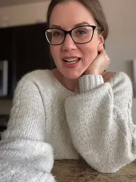 MaiseKnox online show from 02-25-25, 08:19