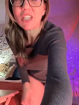 MaiseKnox online show from 03-16-25, 01:17