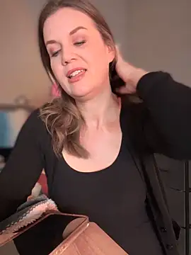 MaiseKnox online show from 09-24-25, 10:02