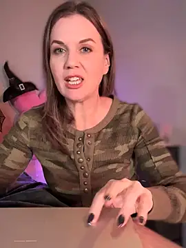 MaiseKnox online show from 10-11-25, 11:47