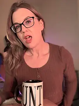 MaiseKnox online show from 10-14-25, 10:10