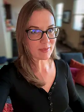 MaiseKnox online show from 10-15-25, 11:38