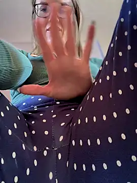 MaiseKnox online show from 10-24-25, 10:50