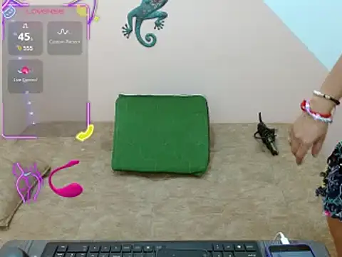 Snapshot of miss_tinnymafe chatting on 11-18-25, 10:20 miss tinnymafe online show from 11-18-25, 10:20