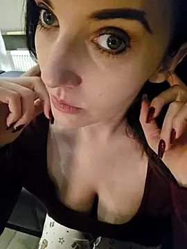 Alina Lamour online show from 12-18-25, 01:17