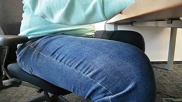 Snapshot of 69bezfleku chatting on 12-16-24, 07:26 69bezfleku online show from 12-16-24, 07:26