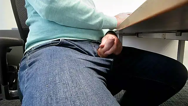 Snapshot of 69bezfleku chatting on 03-10-25, 03:20 69bezfleku online show from 03-10-25, 03:20