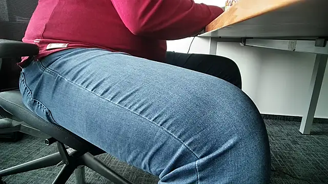 Snapshot of 69bezfleku chatting on 10-17-25, 01:57 69bezfleku online show from 10-17-25, 01:57