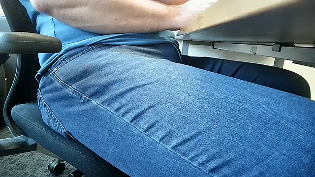 Snapshot of 69bezfleku chatting on 10-20-25, 06:25 69bezfleku online show from 10-20-25, 06:25