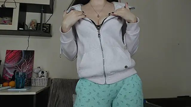 Snapshot of SugarTati chatting on 12-19-25, 08:49 SugarTati online show from 12-19-25, 08:49