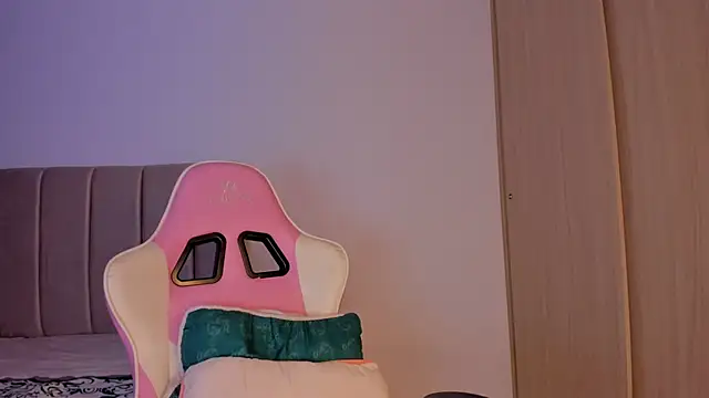 Snapshot of isa_bunny chatting on 09-24-25, 02:59 isa bunny online show from 09-24-25, 02:59