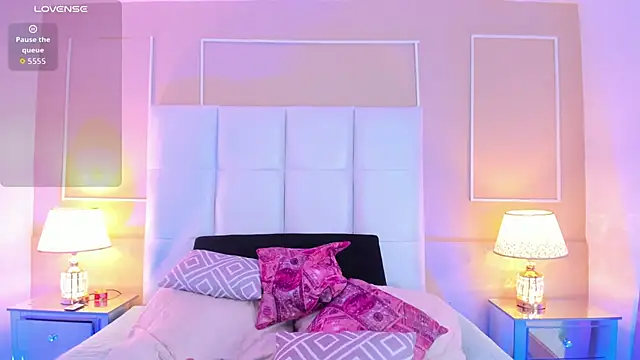 Zoe Evans  online show from 09-30-25, 12:21