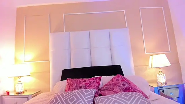 Zoe Evans  online show from 10-20-25, 12:05