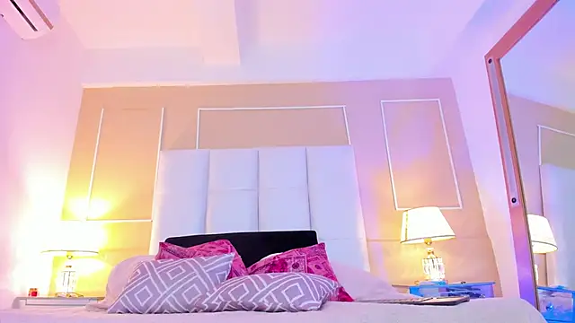 Zoe Evans  online show from 10-23-25, 12:15